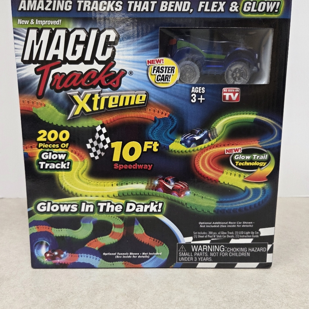 Magic Tracks Xtreme - 200 Pc Glow Track & 1 Car *BRAND NEW IN BOX*